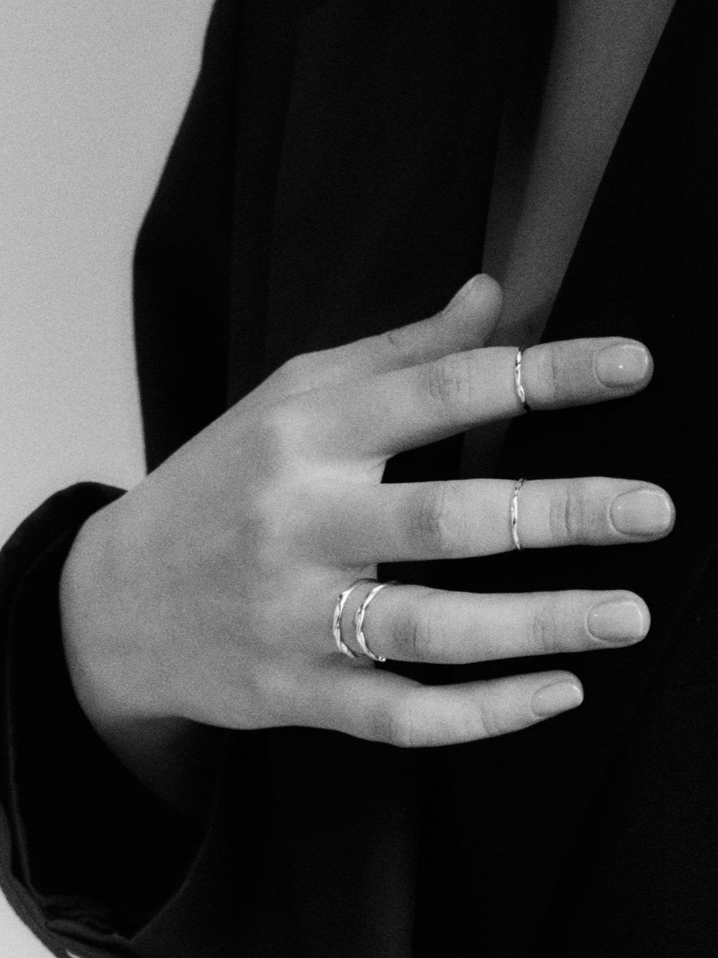 [ Tordu Midi Ring ]